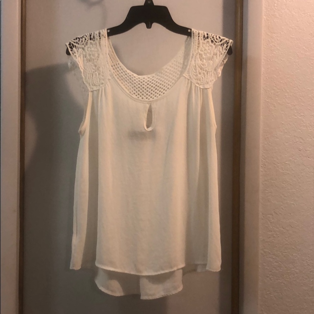 🤍 FRANCESCA’S/ Delicate Boho Top 🤍